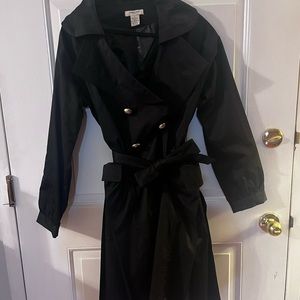 Double-breasted Dressy trench coat/rain jacket. Casual, dress occasion. Like new